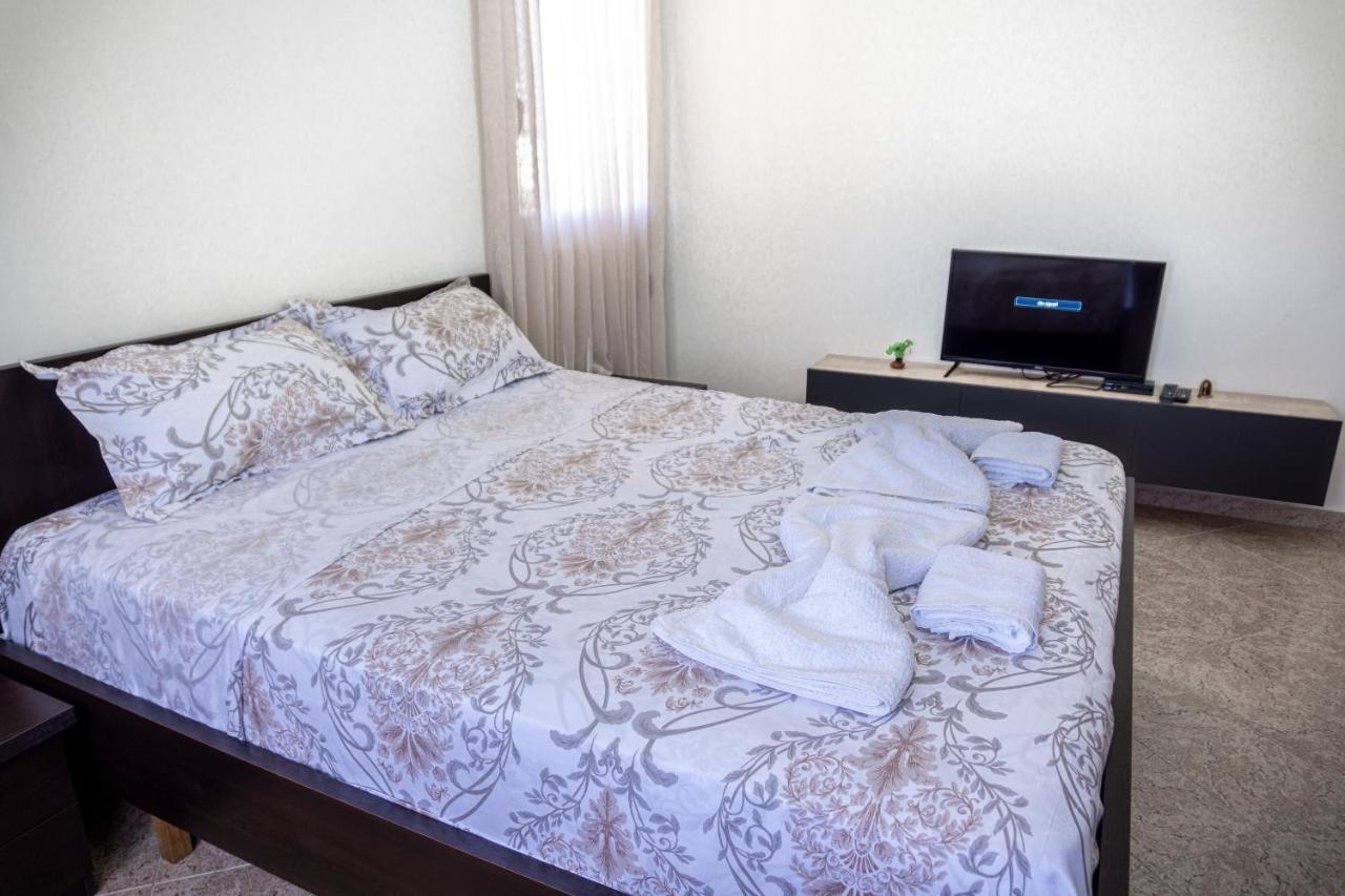 City Center Two Private Bedrooms Near Scanderbeg Square On Shared Apartment Tirana Extérieur photo