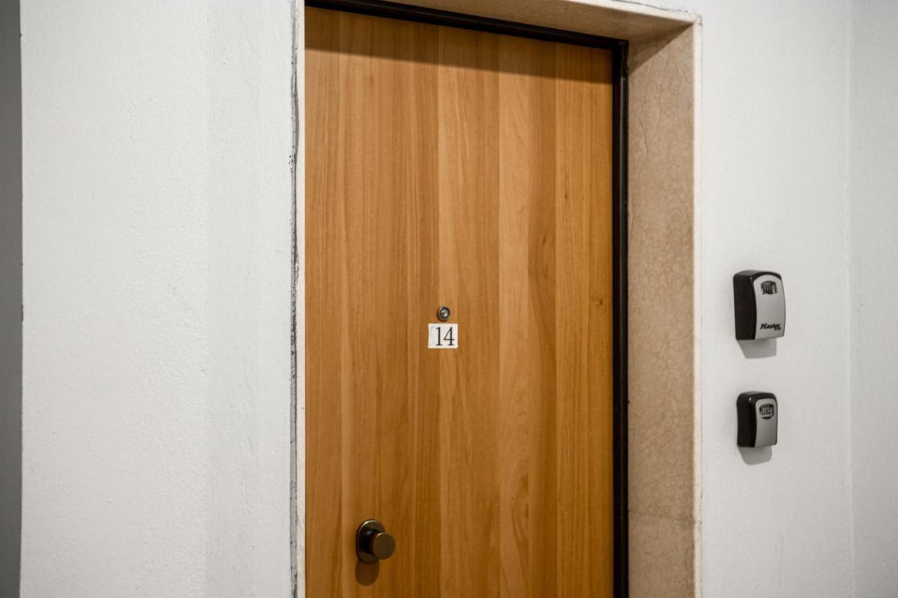 City Center Two Private Bedrooms Near Scanderbeg Square On Shared Apartment Tirana Extérieur photo