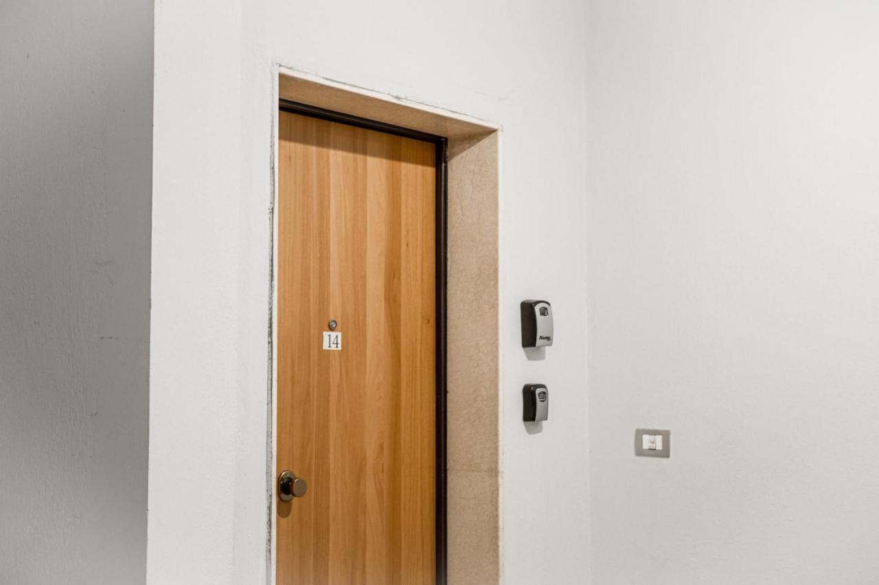 City Center Two Private Bedrooms Near Scanderbeg Square On Shared Apartment Tirana Extérieur photo