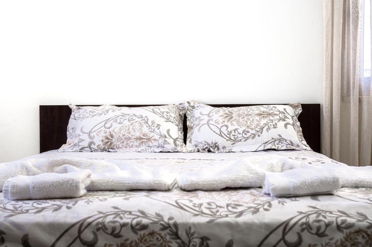 City Center Two Private Bedrooms Near Scanderbeg Square On Shared Apartment Tirana Extérieur photo